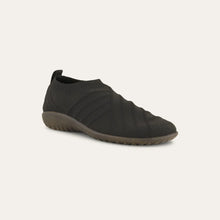 Okahu Black Knit