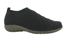 Okahu Black Knit