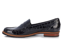 Winnie II Black Croc